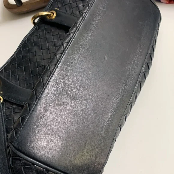 - Siso leather bag